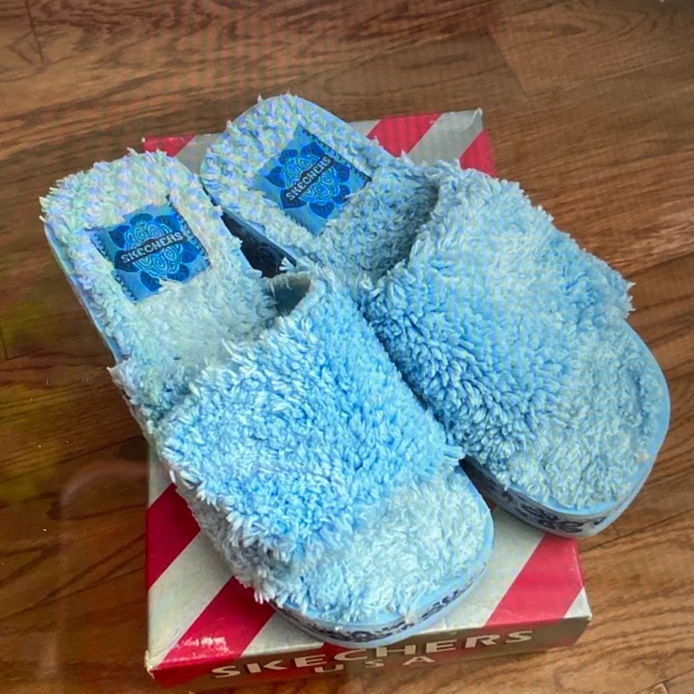 Vintage Skechers Shagadelicd Light Blue Plush Slippers
